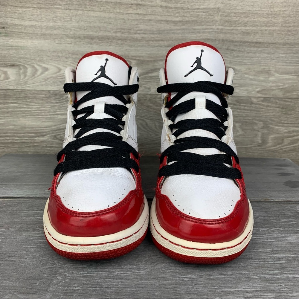 Boys/Girls/Youth Air Jordan 1 Mid Athletic leather Shoes Red White size 4Y - Picture 3 of 10